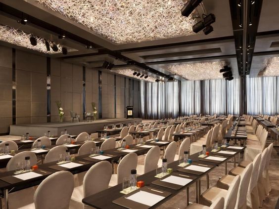 غرفة مؤتمرات الفندق