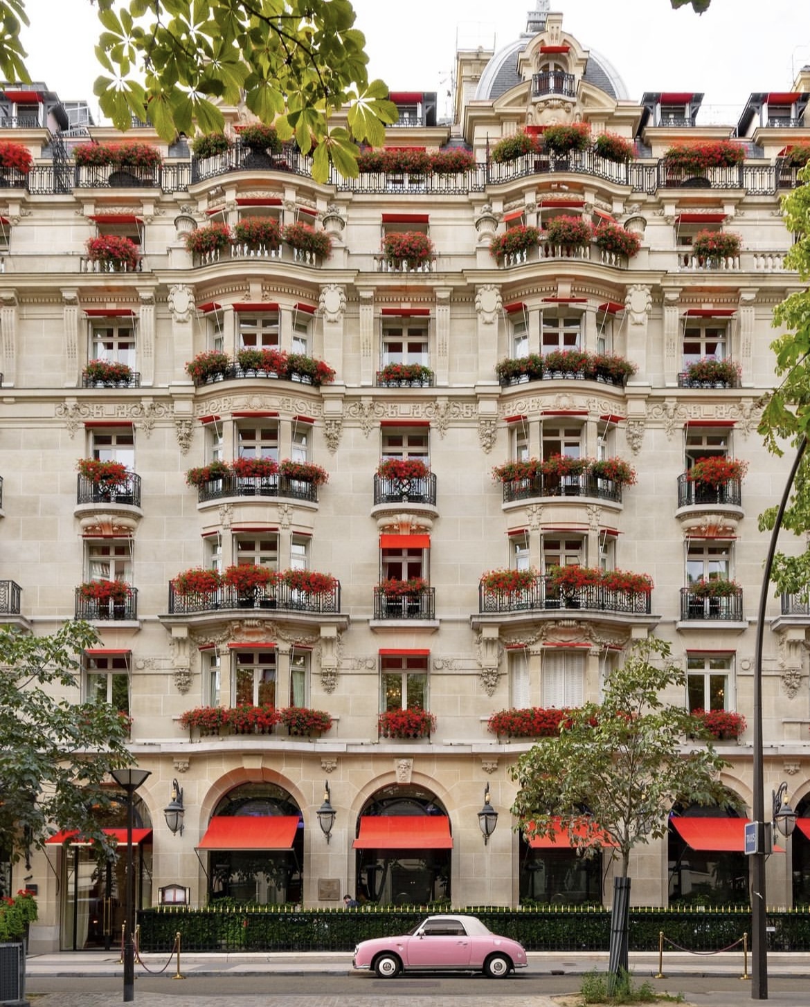 Plaza_athenee المساحات العامة التفاعلية والموضوعية