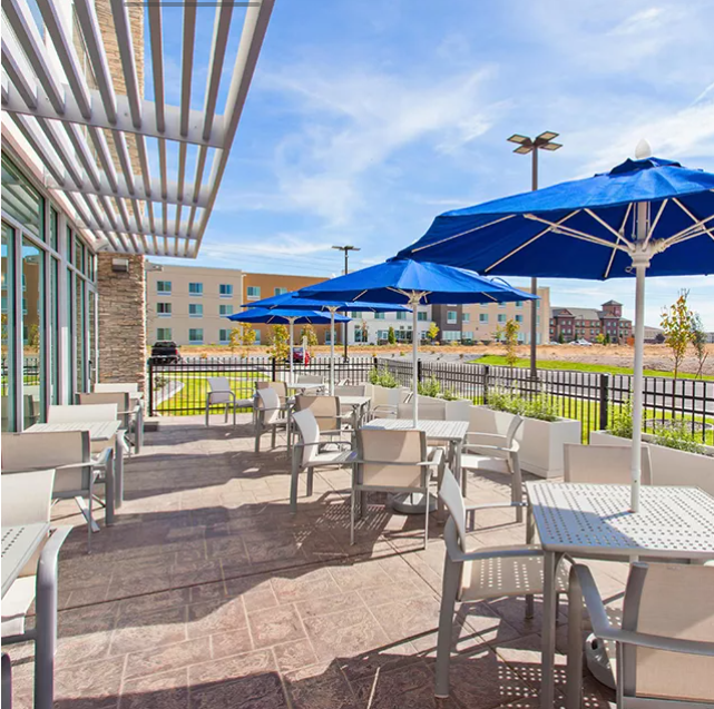 wrought iron patio furniture أثاث الفناء من الحديد المطاوع
