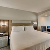 سرير بمنصة كينج منجد على طراز DoubleTree