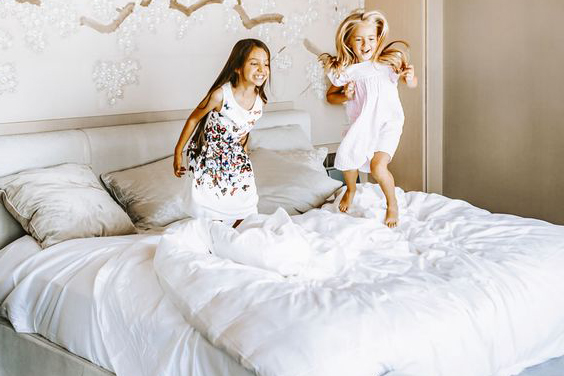  سبعة أفكار تصميم مستوحاة من الطبيعة لغرف عائلة الفندق