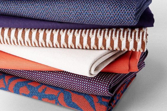 مواد شعبية للأثاث في الهواء الطلق في باحات الفنادق والشرفات