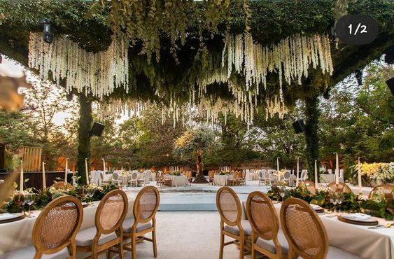 تصميم متعدد الوظائف لمساحات الفناء في الفندق: إنشاء تجارب في الهواء الطلق متعددة الاستخدامات