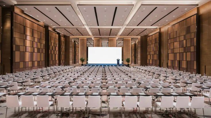 تحسين ترتيبات الجلوس في غرف المؤتمرات الفندقية ومساحات الأحداث