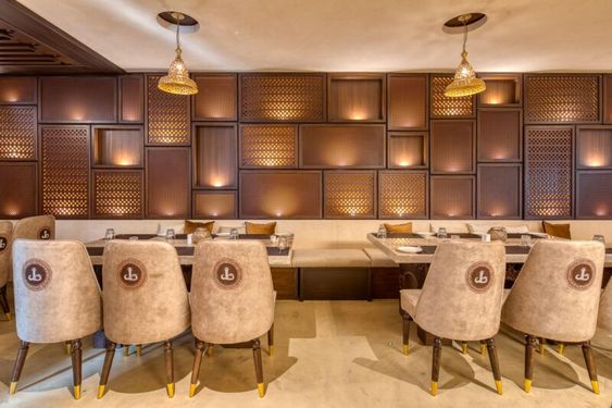  سبع استراتيجيات تصميم لإنشاء تجارب طعام لا تنسى: ارتفاع الأجواء المطعم