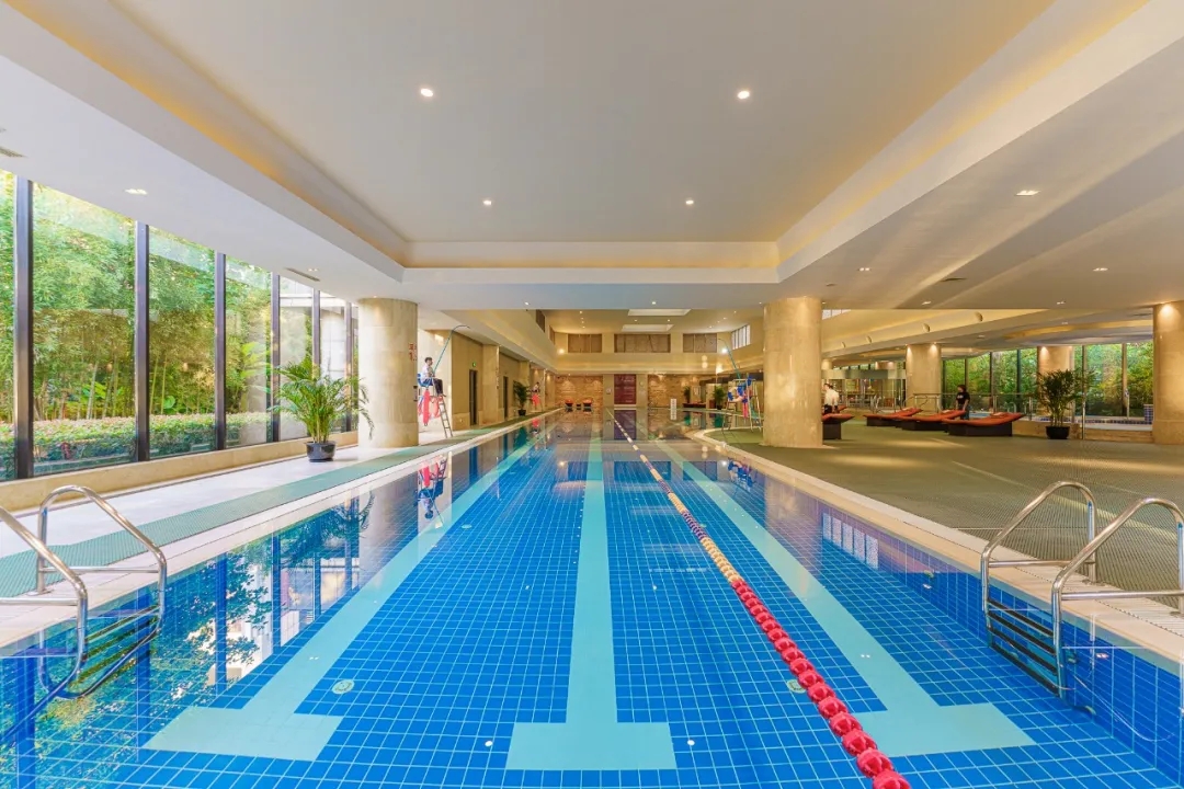 حمام السباحة