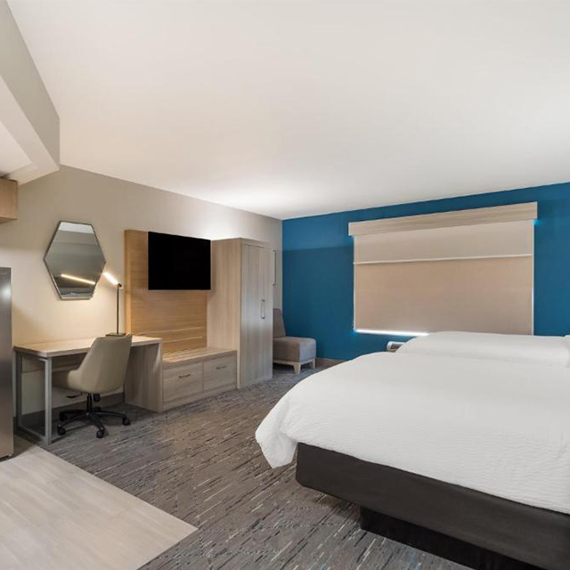 سرير بمنصة كينج منجد على طراز DoubleTree