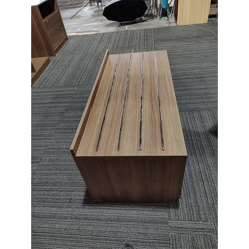 خزانة ميني بار لمدخل الفندق من Wood Grain