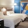 سرير بمنصة كينج منجد على طراز DoubleTree