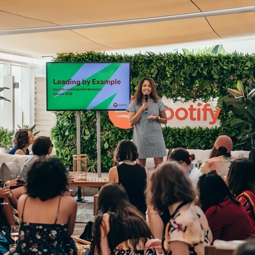 أثاث المسرح