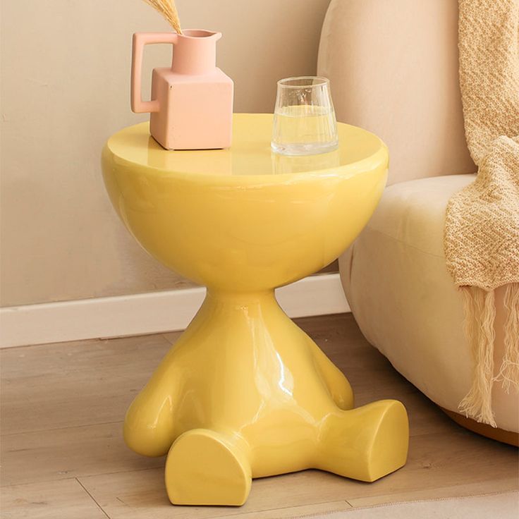 طاولة السرير