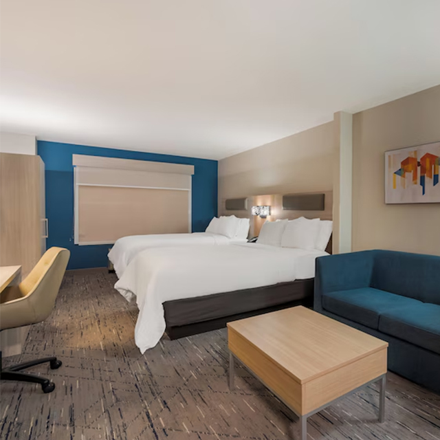 سرير بمنصة كينج منجد على طراز DoubleTree
